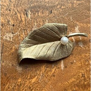 Gold and Pearl Brooch